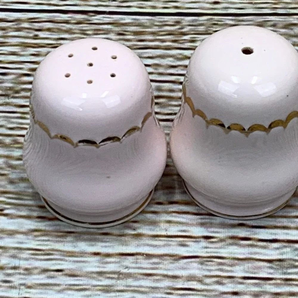 Denwin China vintage salt